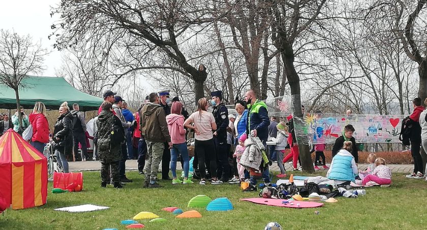 Spontaniczny sobotni piknik płocczan, którzy mają dość koronawirusa i ograniczeń. Był sanepid i policja!