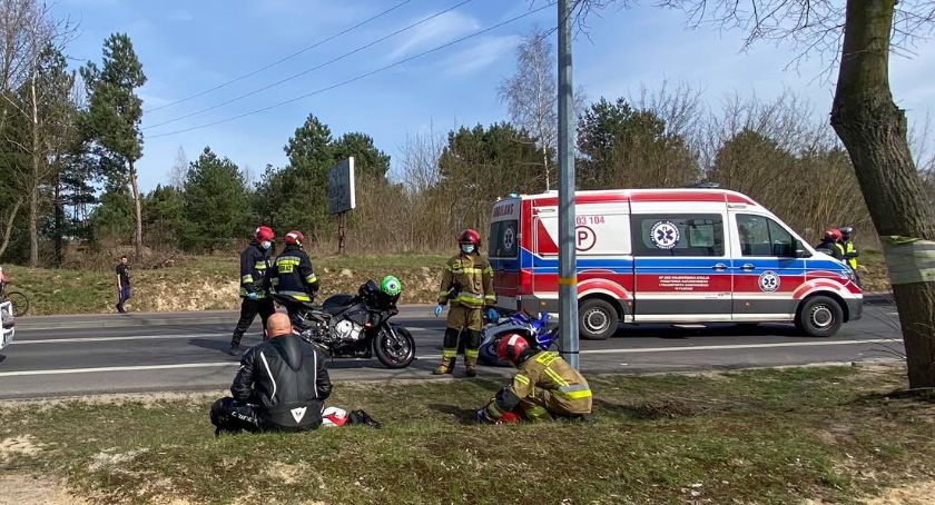 Motocyklista trafił do szpitala. Są utrudniania na trasie na Łąck 