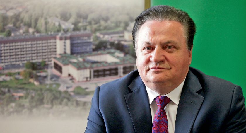 W szpitalu na Winiarach coraz więcej młodych pacjentów z COVID-19. Dużo osób trafia z powikłaniami pocovidowymi