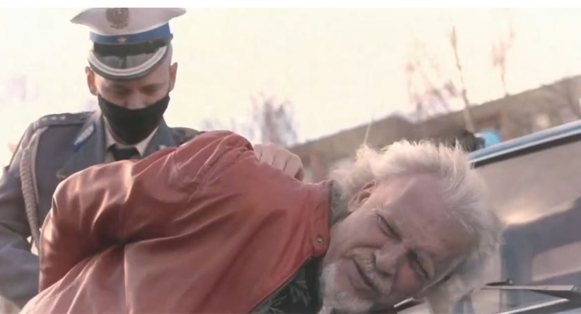 Śpiewa o wolności w dobie koronawirusa. Ryszard Wolbach atakuje!