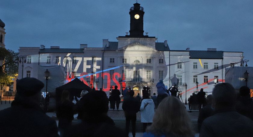 Widzieliście dziś płocki ratusz? Zmienił się nie do poznania! 