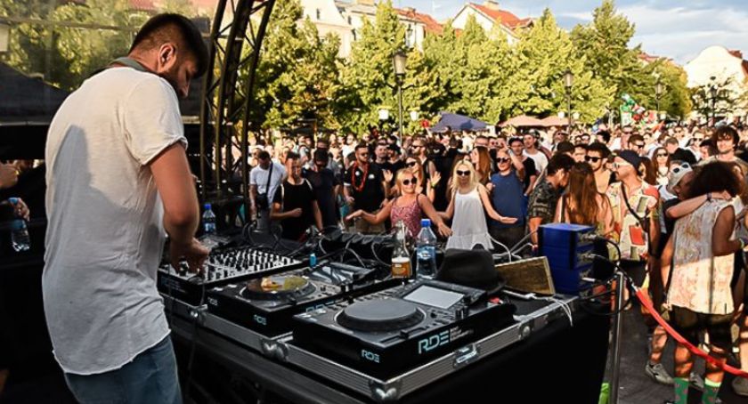 Nie chcemy maseczek, chcemy na koncert! Młodzi płocczanie o roku pandemii