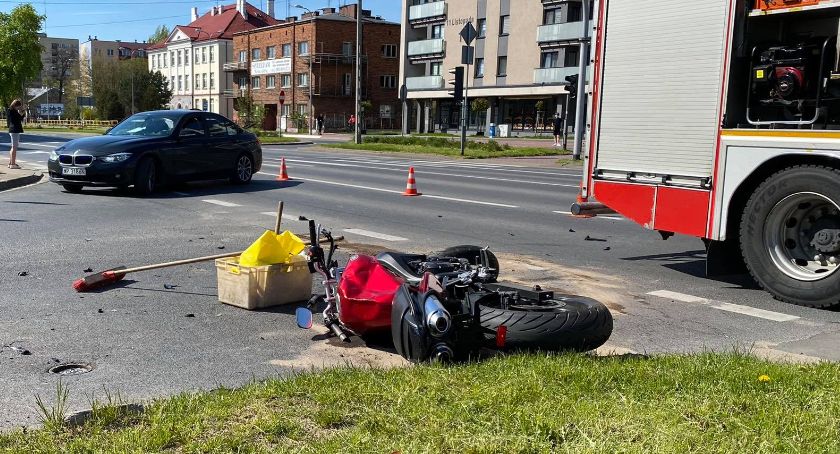 Motocyklista trafił do szpitala. Wypadek w Al. Jachowicza 