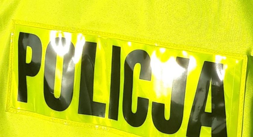 Jeden parking i dwóch pijanych kierowców. Fart czujnego policjanta