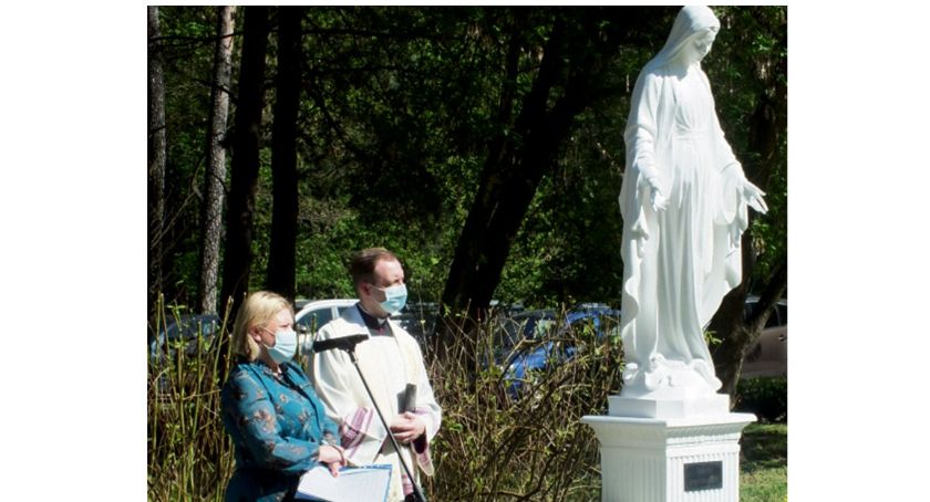 Przy szpitalu psychiatrycznym stanęła figura Maryi. Niepokalana leczy rany duszy