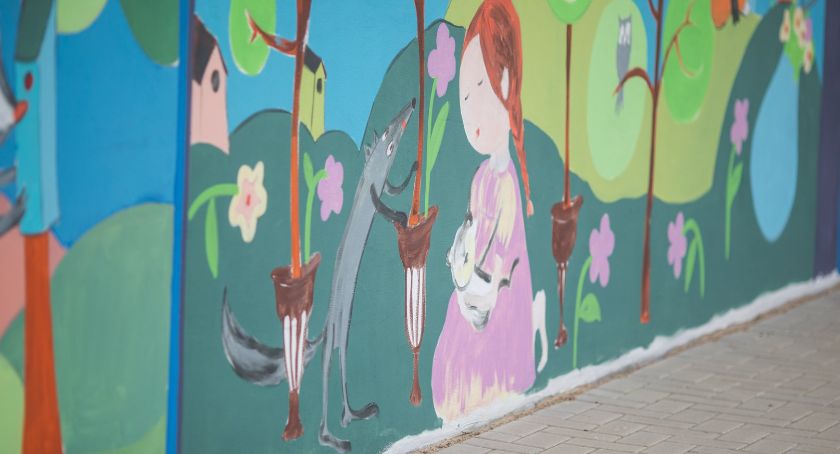 W Płocku coraz bardziej kolorowo. Powstał kolejny mural