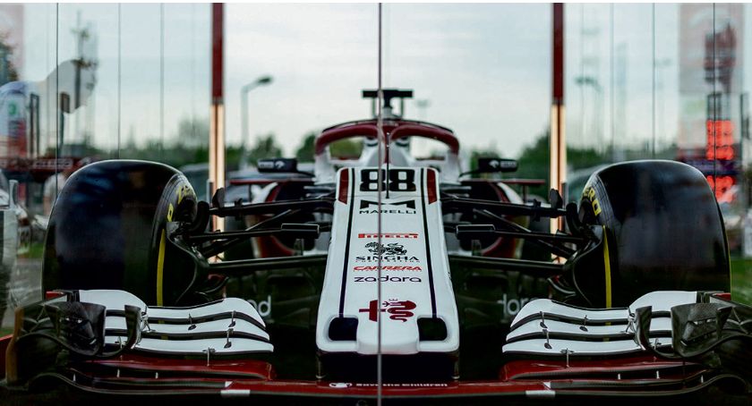 Podobną trasę Alfa Romeo Racing ORLEN odbył w ubiegłym roku. Bolid F1 w podróży po Polsce