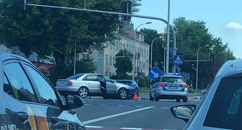 Audi nie ustąpiło pierwszeństwa BMW. Winna 19-latka 