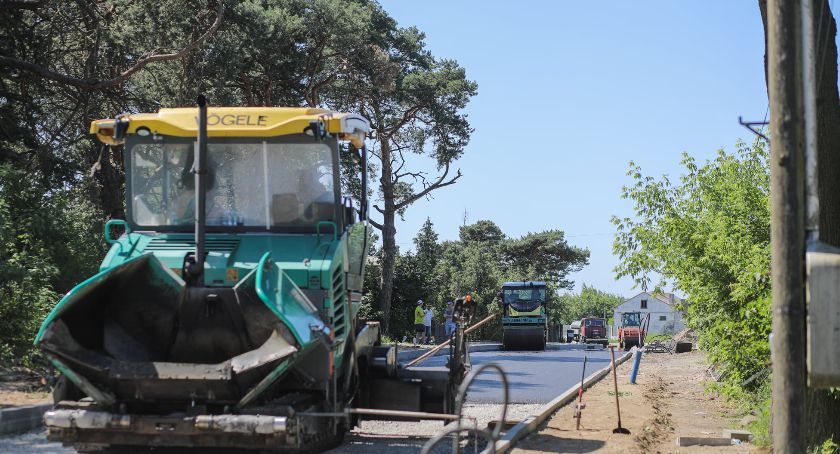 Trwa asfaltowanie ul. Pocztowej
