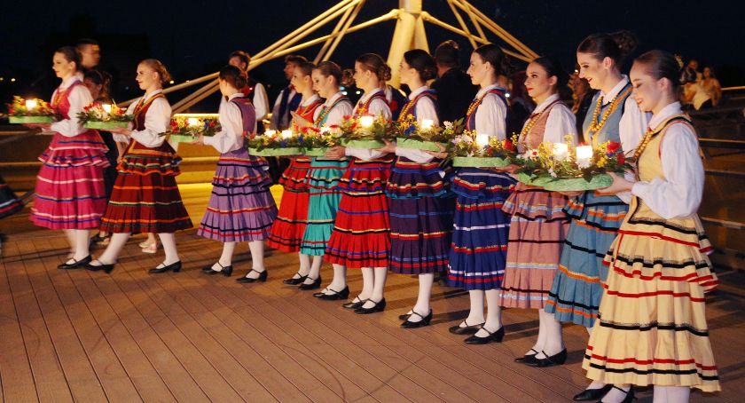 Wianki w amfiteatrze. Po koncercie wszyscy spotkali się nad Wisłą   [ZDJĘCIA]