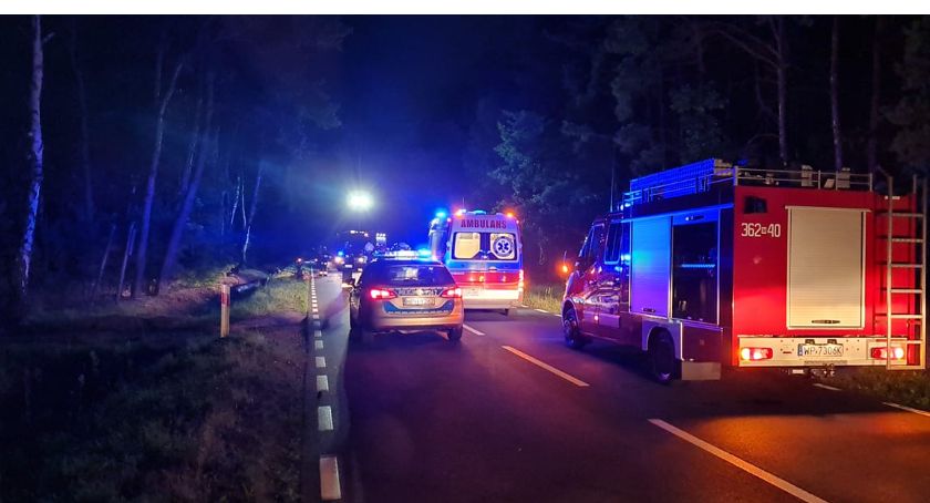 Zablokowana droga w miejscowości Wymyśle Polskie. Zderzenie 3 pojazdów