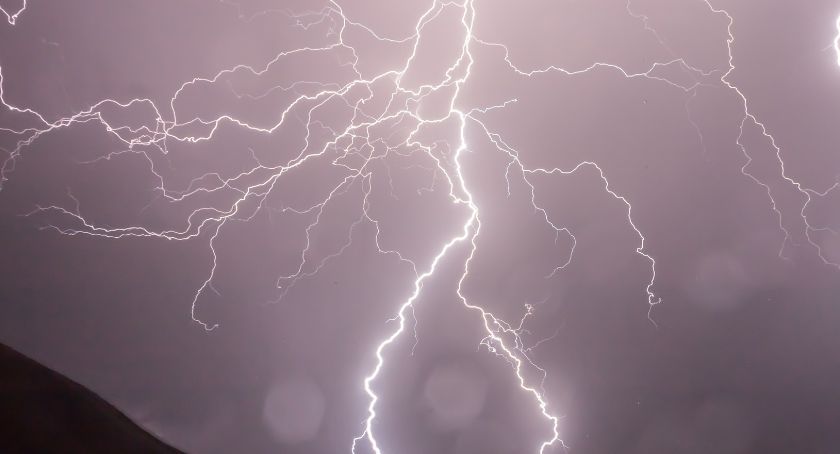 Meteorolodzy ostrzegają przed burzami – aktualizacja