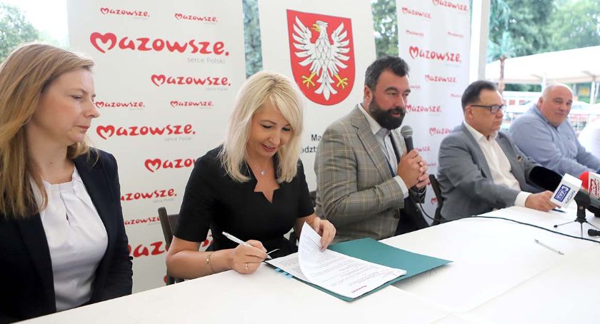 Kolejne dofinansowania z samorządu Mazowsza. Na obiekty sportowe, sprzęt dla OSP i kulturę