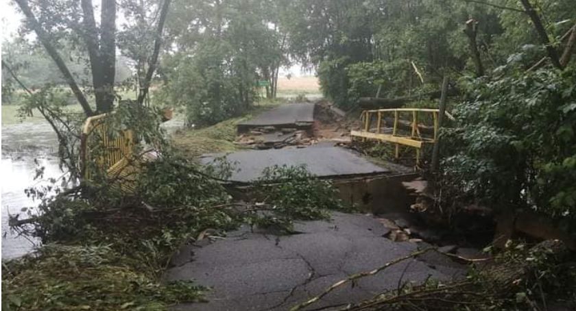 Zerwane mosty i drogi. Żywioł zniszczył gminę Słupno 