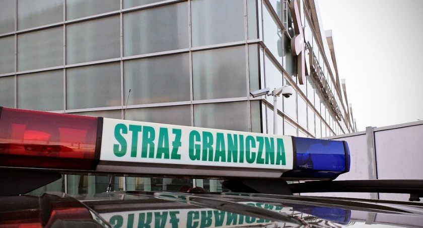 Płocczanin miał lecieć do Malagi. Podróż skończyła się wezwaniem do sądu