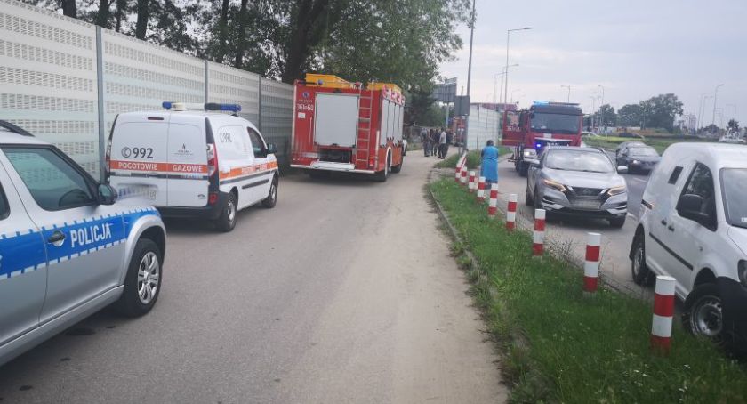 Robotnicy przerwali przewód z gazem na ulicy Bliskiej w Płocku. Ewakuowano mieszkańców