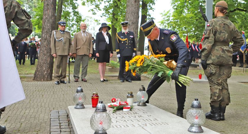 Uroczystości na cmentarzu garnizonowym, a wieczorem Piknik z Piłsudskim [ZDJĘCIA]