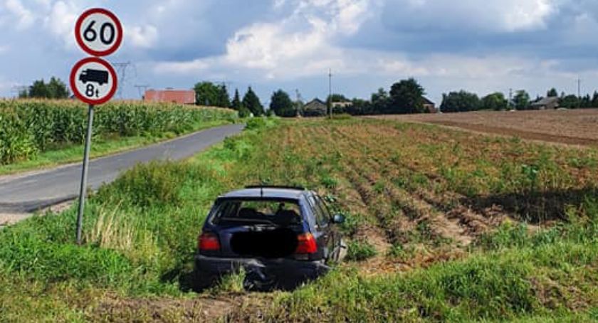 Wypadek w miejscowości Kuchary Jeżewo. Motocykl i osobówka...