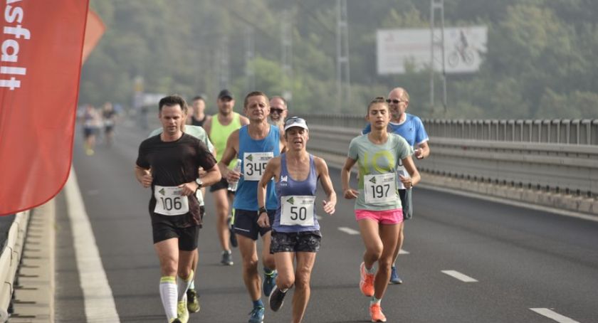 Półmaraton Dwóch Mostów wystartował po raz 10 [ZDJĘCIA]