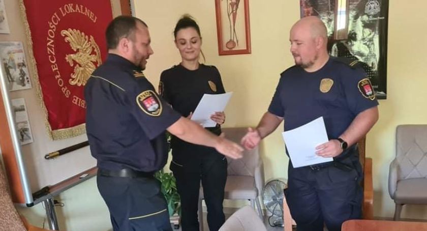 Kobieta zaczęła rodzić w samochodzie. Akcja na ul. Otolińskiej