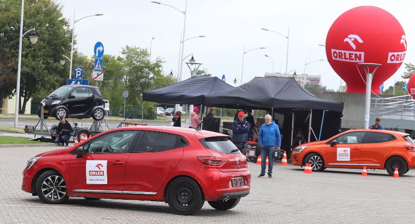 Pisk opon i ostre hamowanie przy Orlen Arenie  [ZDJĘCIA, WIDEO]