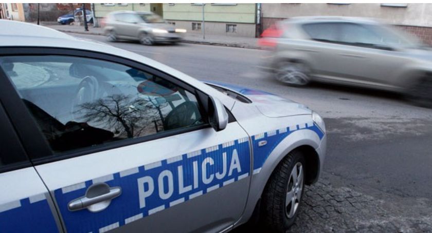 Poszukiwany wpadł na policjantów