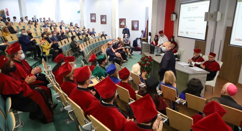Studenci Mazowieckiej rozpoczęli rok akademicki. Czy za rok będzie wydział lekarski?
