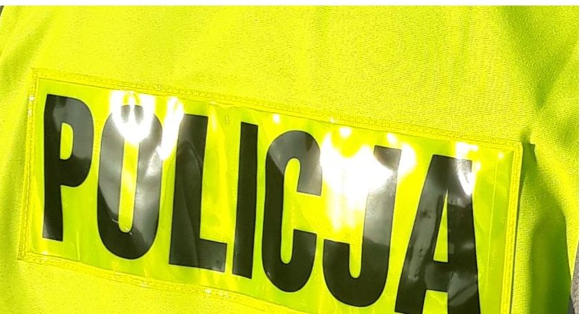 Zabawa w policjantów z finałem w areszcie. Kto jechał srebrnym fordem z niebieskimi lampami na DK 10? 