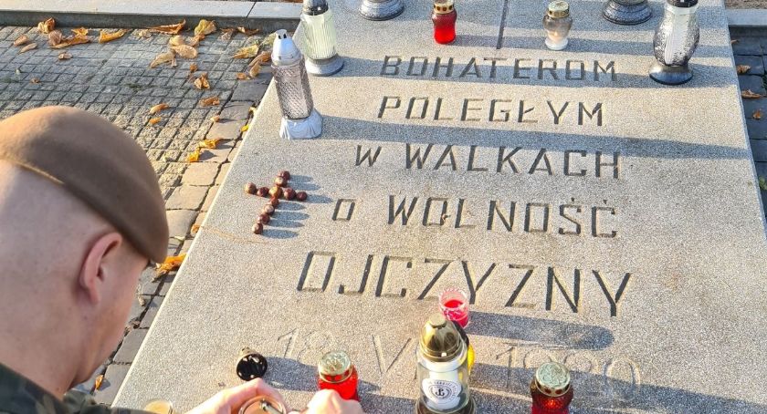Żołnierze 64 blp w Płocku pamiętają o bohaterach