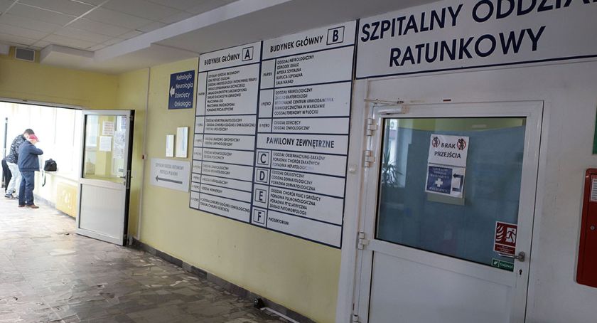 Szpital Wojewódzki na Winiarach. Utrudnienia w wejściu do placówki