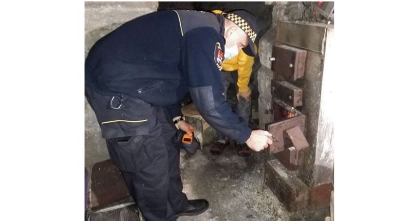 Halo, straż miejska? Dzwonię,  żeby poinformować… Sąsiad pali śmieci!