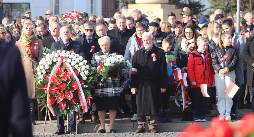Narodowe Święto Niepodległości w Płocku. Pamiętamy, śpiewamy i ucztujemy na Starówce  [ZDJĘCIA]