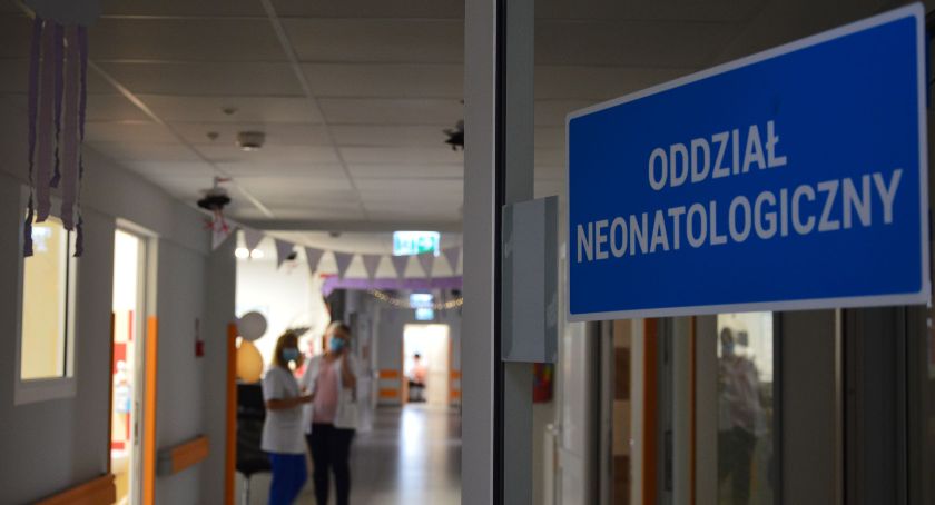W płockich szpitalach dziś dzień w kolorze fioletu. To dla „małych wojowników”