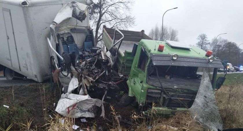 Wypadek na ul. Dobrzykowskiej. Służby czeka dużo pracy [FOTO]