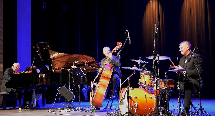 Swing Club  - L.A. Trio Bogdana Hołowni w Muzeum
