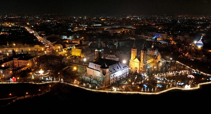 Płockie Ogrody Światła już otwarte! Zobacz piękne zdjęcia z drona