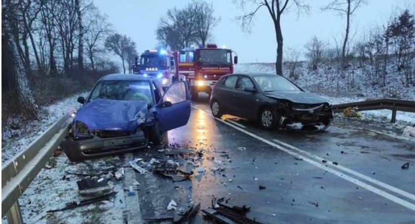 Wypadek w Sikorzu. 3 osoby w szpitalu