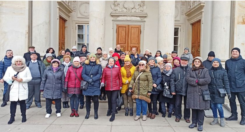 „Aktywny senior. Z historią za pan brat”. Gąbińscy seniorzy zwiedzali Warszawę