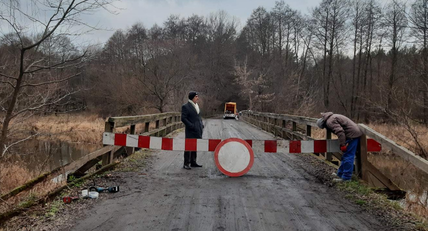 W Cierszewie nie przejedziecie już drewnianym mostem. Wyznaczono objazd