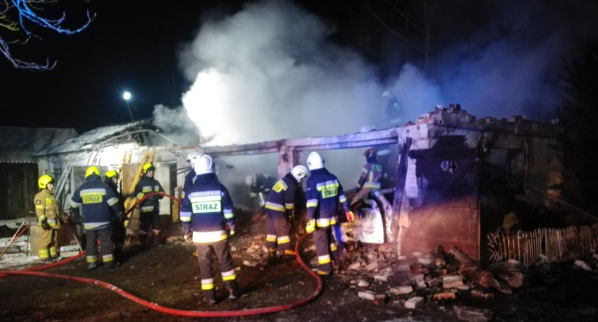 W nocy wybuchł groźny pożar w Ramutówku. Nie było sprawnego hydrantu