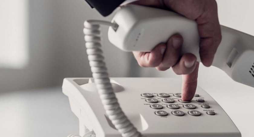 Jak sprawdzić kto dzwonił bez odbierania telefonu?