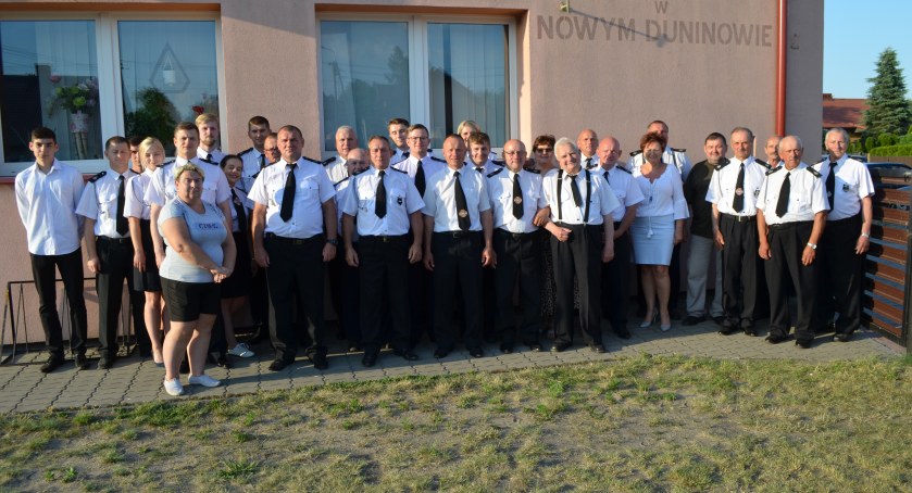 Walczą z ogniem i wodą. Strażacy z Nowego Duninowa  