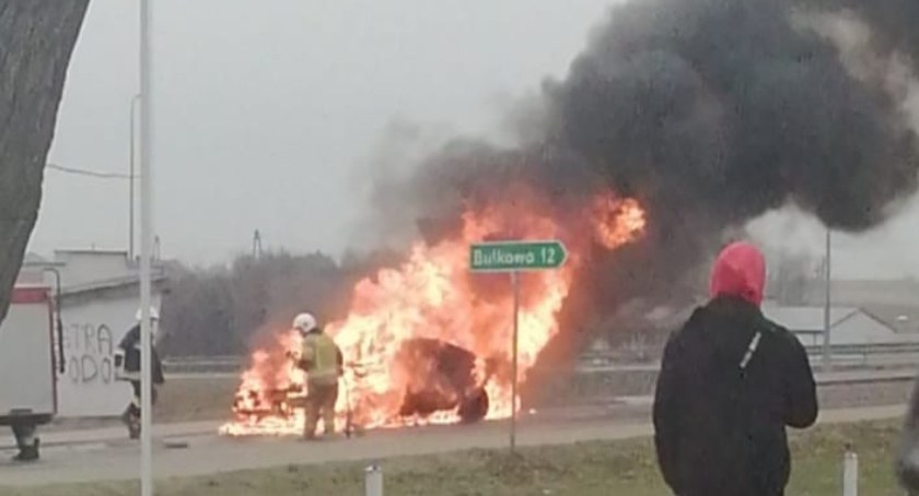 Płonął na drodze jak najjaśniejsza pochodnia. Na szczęście, nikt nie ucierpiał