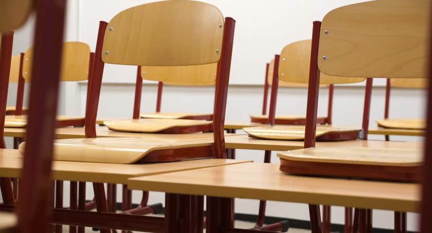 Setki uczniów i po kilkadziesiąt klas z płockich szkół na kwarantannie. Dziennie przybywa po kilkaset osób