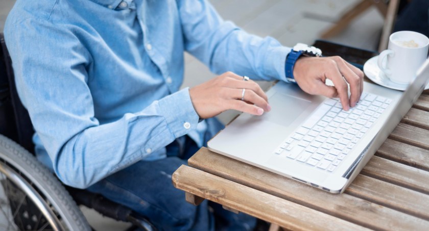 Mnóstwo telefonów do Rzecznika Osób Niepełnosprawnych. Kto może korzystać ze specjalnego busa?