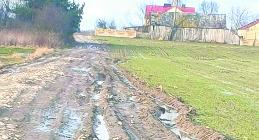 Kilka rodzin w Siecieniu jest odcięta od reszty świata