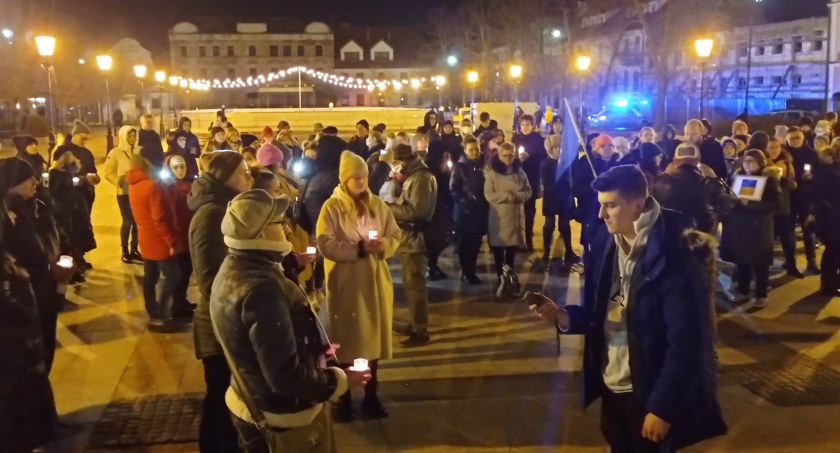 Płock nie tylko współczuje. Płock działa. Pomagamy Ukrainie. Ruszają kolejne punkty zbiórek! 