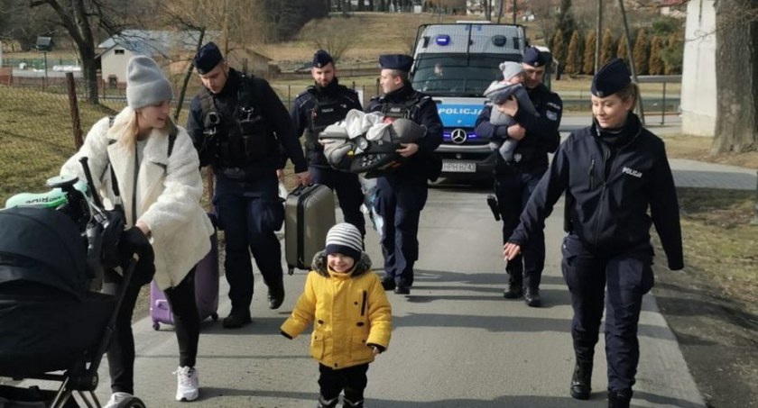 Także policjanci z Płocka pomagają na granicy. To nie tylko służba