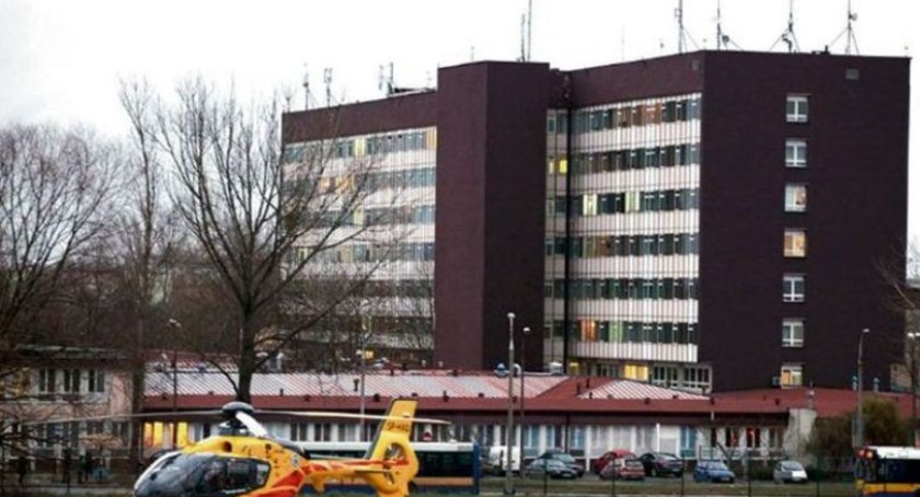 Szpital na Winiarach przywraca odwiedziny pacjentów