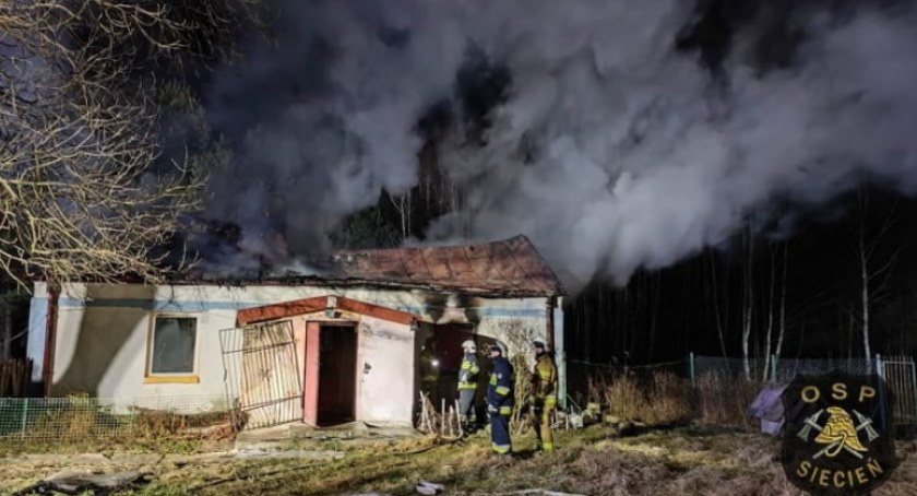 Pożar domu w Bąkowie Rochny 